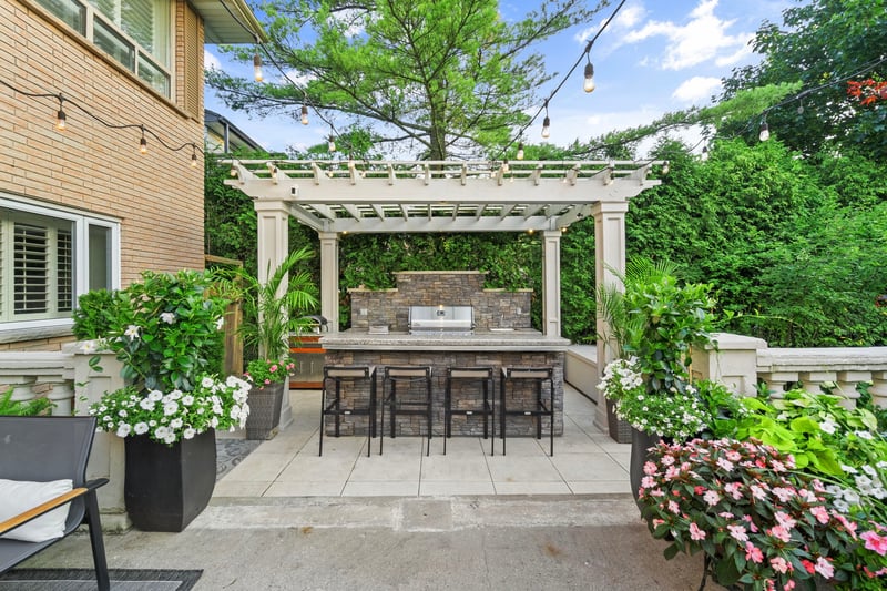 Luxury estate at 14 Delbrook Court, Hamilton, ON — photo 8