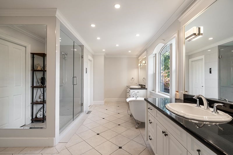 Luxury estate at 13761 22A Avenue, Surrey, BC — photo 11