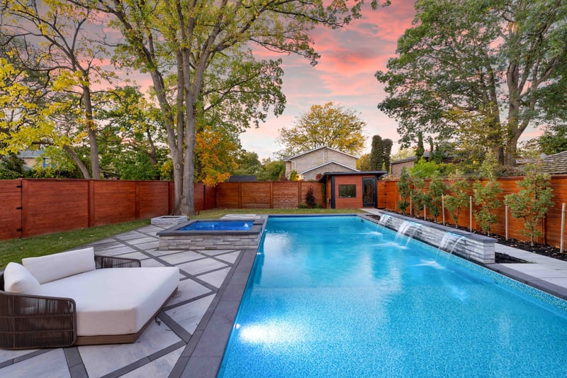 Luxury estate at 1589 Glenhill Crescent, Mississauga, ON — photo 3