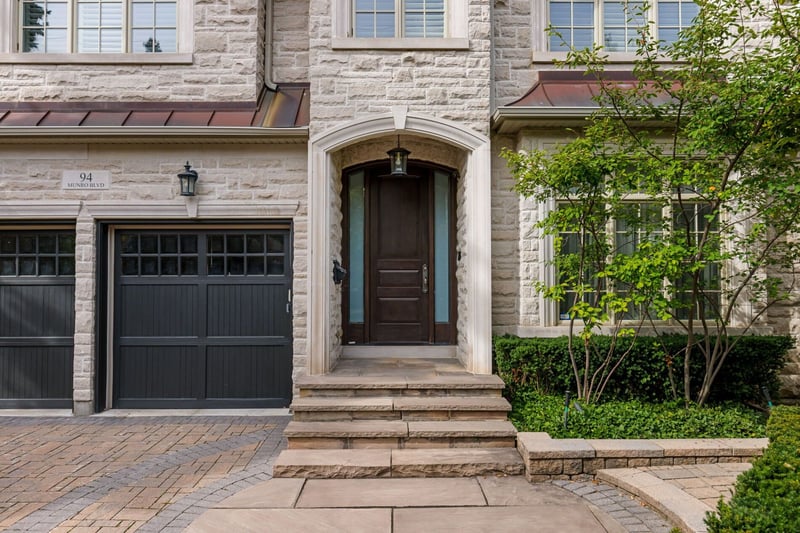 Luxury estate at 94 Munro Boulevard, Toronto, ON — photo 2
