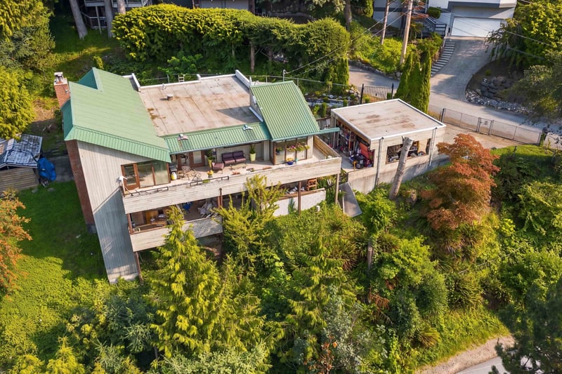 Luxury estate at 115 Isleview Place, Lions Bay, BC — photo 2