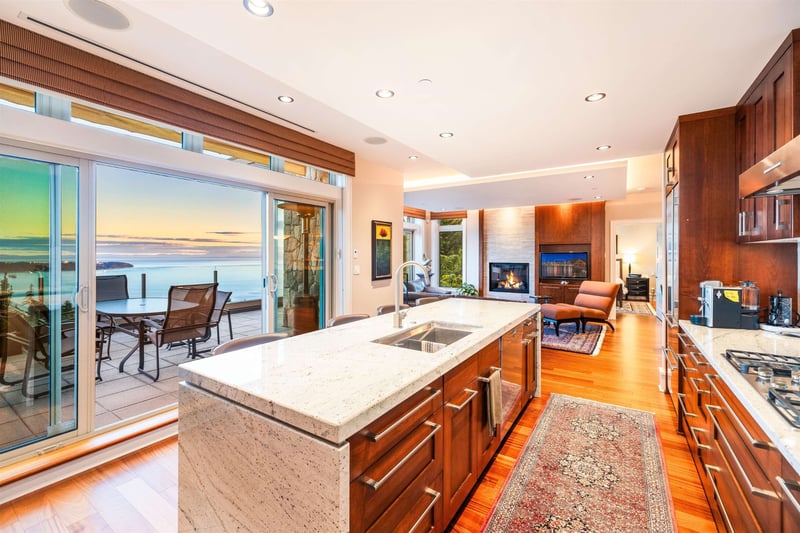 Luxury estate at 2535 Garden Court, West Vancouver, BC — photo 4
