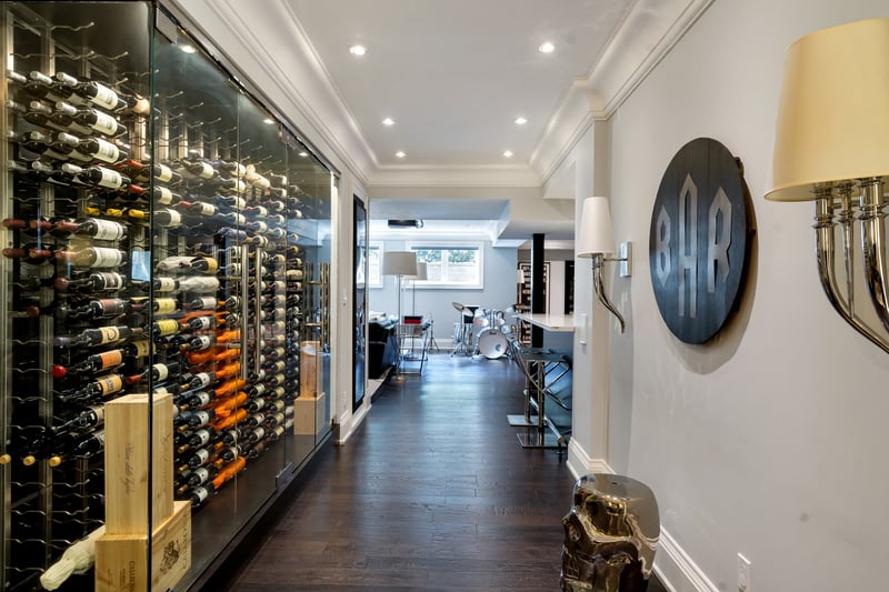 Luxury estate at 245 Winterborne Gate, Mississauga, ON — photo 9