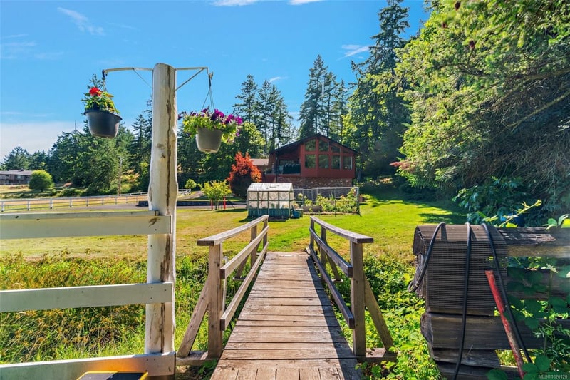 Luxury estate at 1649 Charlton Road, Victoria, BC — photo 18