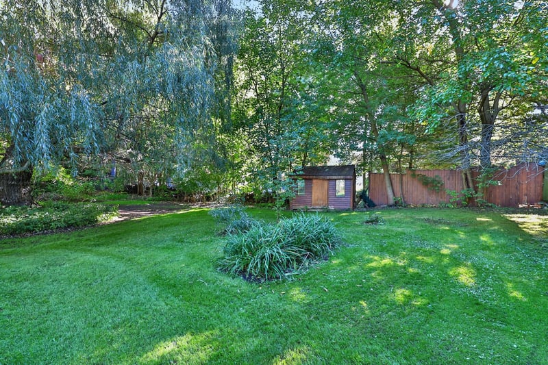 Luxury estate at 40 Pinewood Trail, Mississauga, ON — photo 26