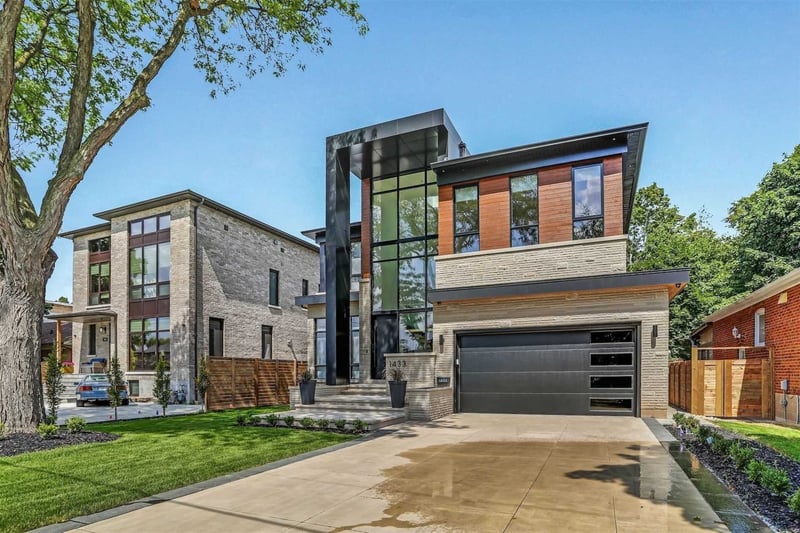 Luxury estate at 1433 Myron Drive, Mississauga — photo 2
