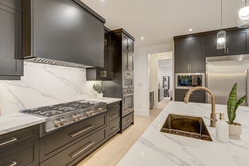 Luxury estate at 102 Cumming Court, Hamilton, ON — photo 15