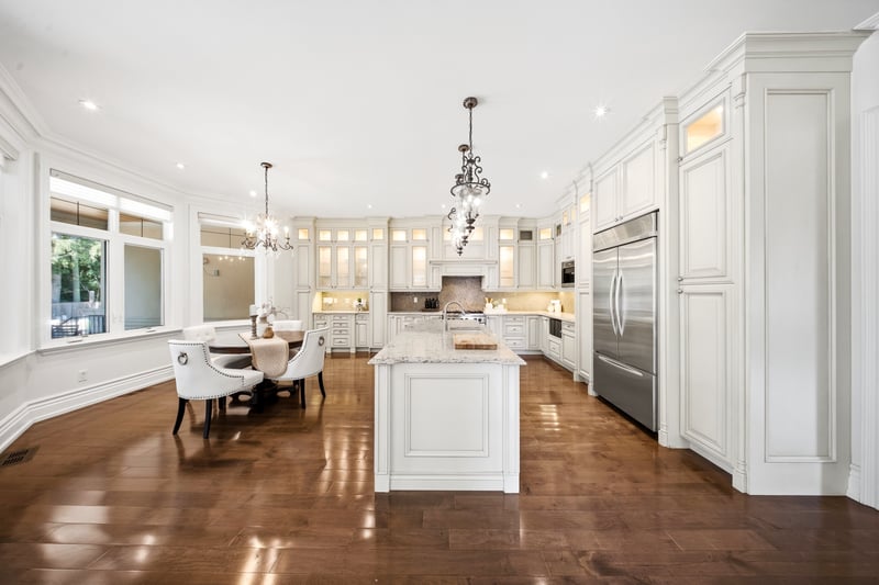 Luxury estate at 1098 Lakeshore Road West, Oakville, ON — photo 9