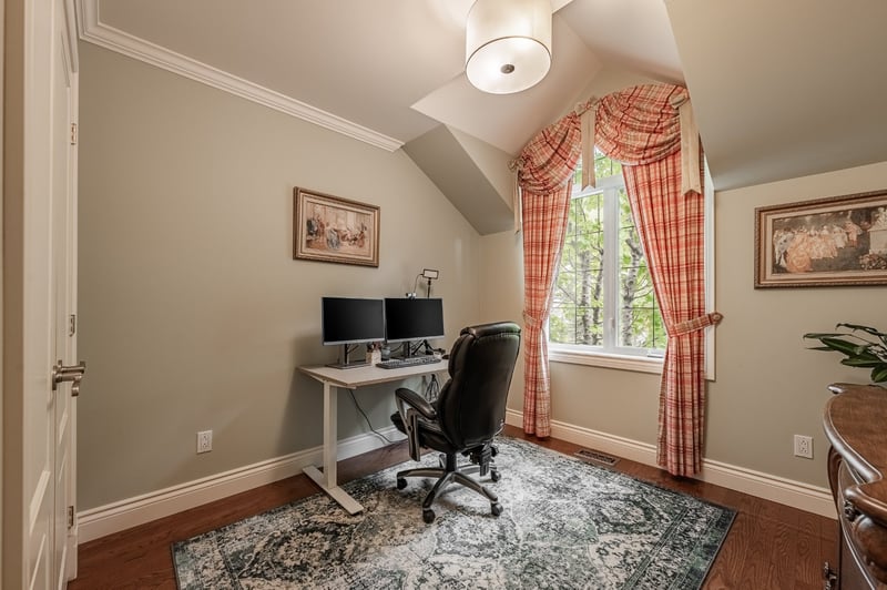 Luxury estate at 533 Rue des Falaises, Mont-Saint-Hilaire, QC — photo 24