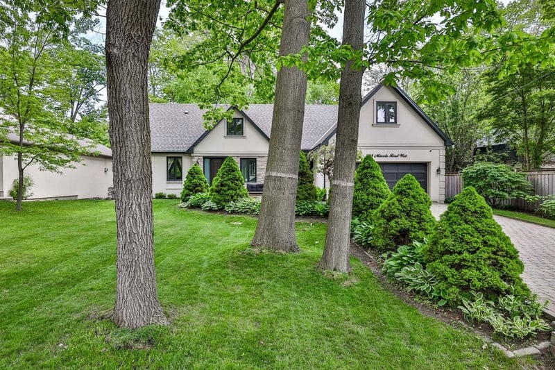 Luxury estate at 208 Mineola Road West, Mississauga, ON — photo 2