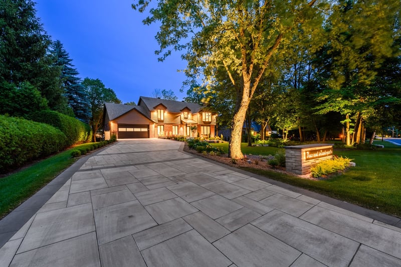Luxury estate at 264 Rue du Champ-Doré, Saint-Mathieu-de-Beloeil, QC — photo 2