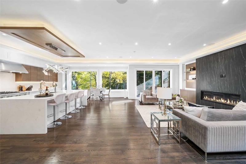 Luxury estate at 93 Tamworth Road, Toronto — photo 2