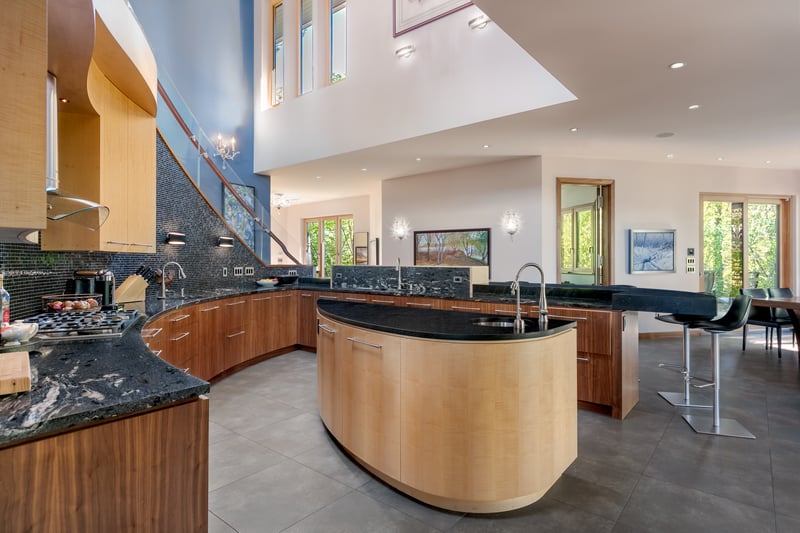 Luxury estate at 5308 Lakeshore Road, Kelowna, BC — photo 8