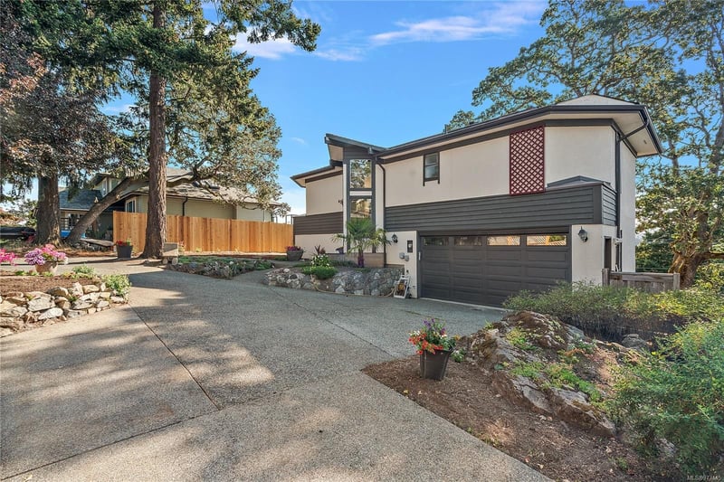 Luxury estate at 4101 Mariposa Heights, Victoria, BC — photo 4