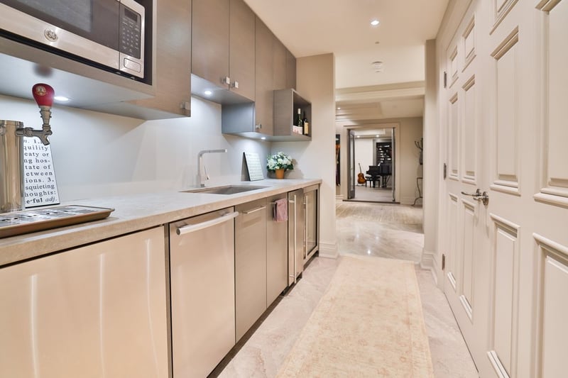 Luxury estate at 20 Cluny Drive, Toronto, ON — photo 37