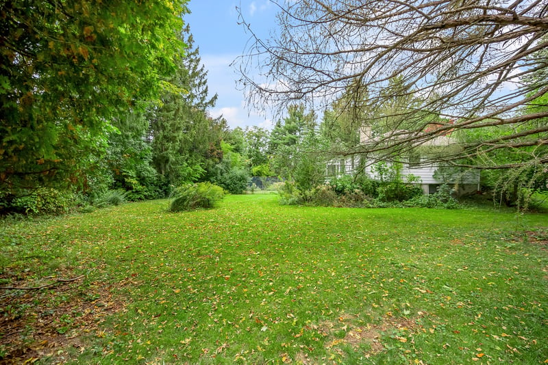 Luxury estate at 49 Thornwood Drive, Hamilton, ON — photo 17