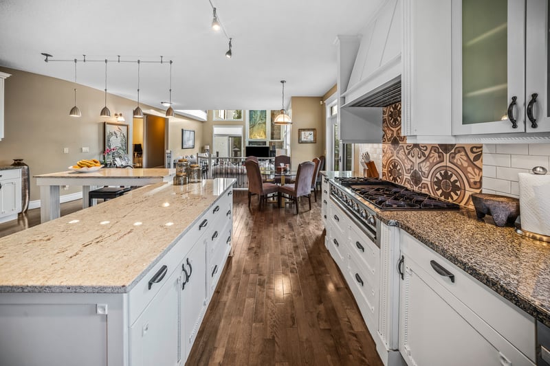 Luxury estate at 40 Blueridge Bay, Calgary, AB — photo 17