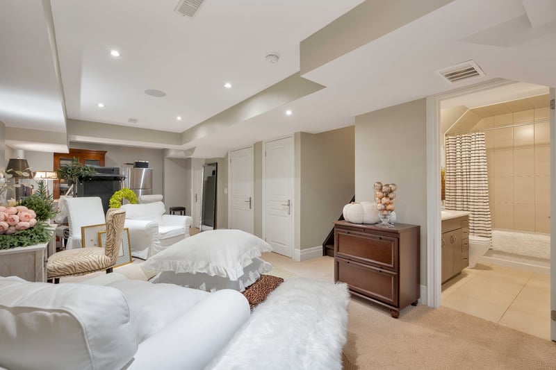 Luxury estate at 253 Hanover Street, Oakville, ON — photo 32
