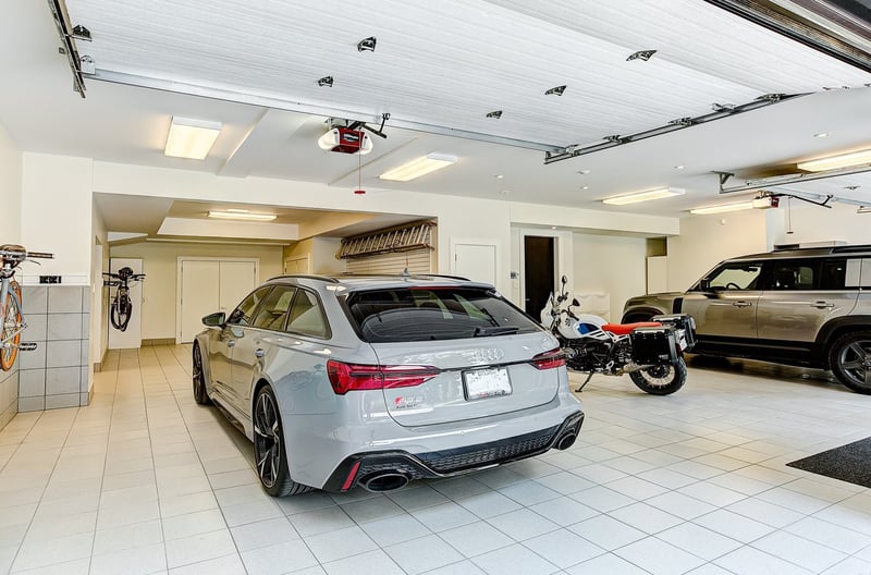Luxury estate at 528 Rue du Sommet, Mont Saint-Hilaire — photo 25