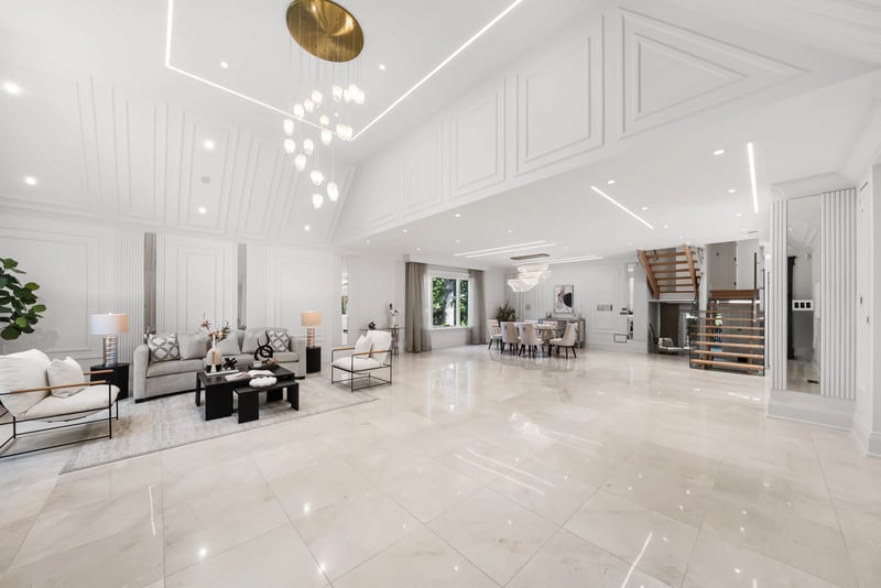 Luxury estate at 3168 Lakeshore Road West, Oakville, ON — photo 4