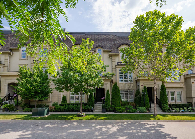 Luxury estate at 253 Hanover Street, Oakville, ON — photo 2