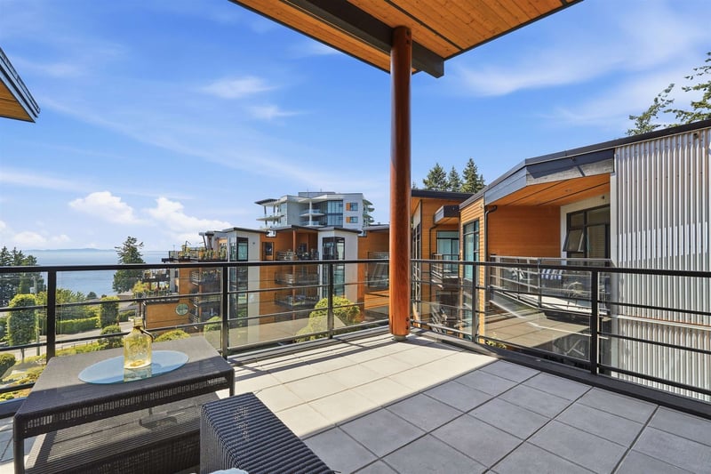 Luxury estate at PH512 - 14855 Thrift Avenue, White Rock, BC — photo 3