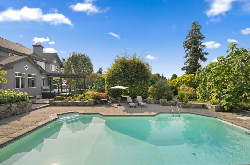 Luxury estate at 16505 26 Avenue, Surrey, BC — photo 9