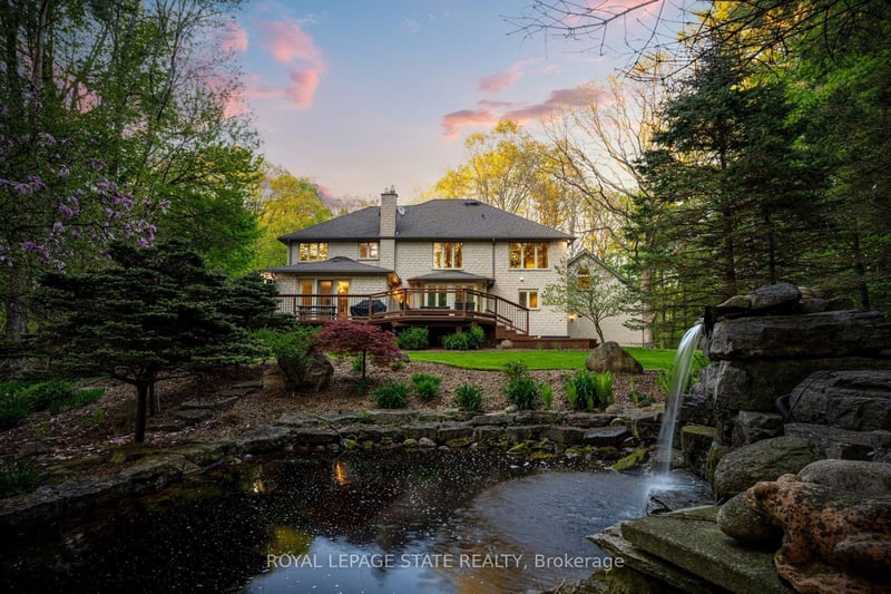 Luxury estate at 18 Elder Crescent, Hamilton, ON — photo 8