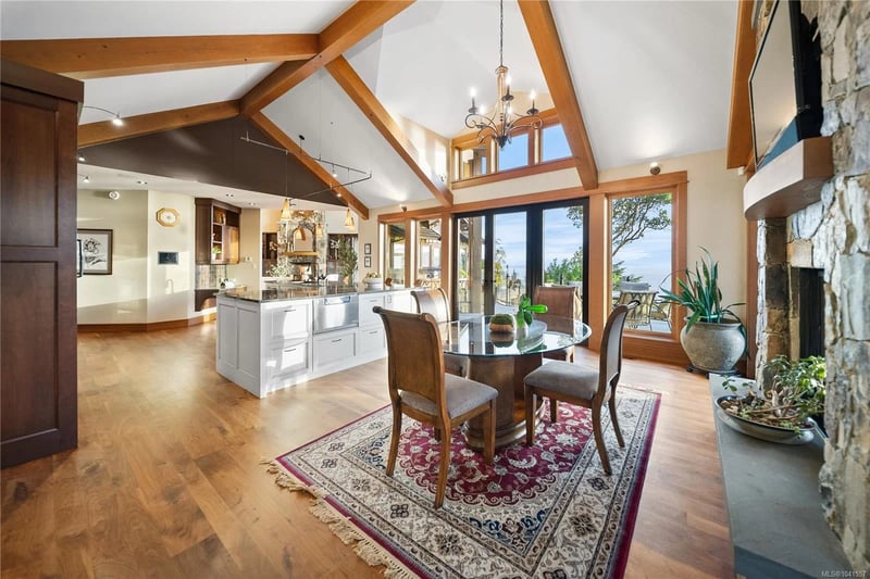 Luxury estate at 5025 Hinrich View, Nanaimo, BC — photo 2