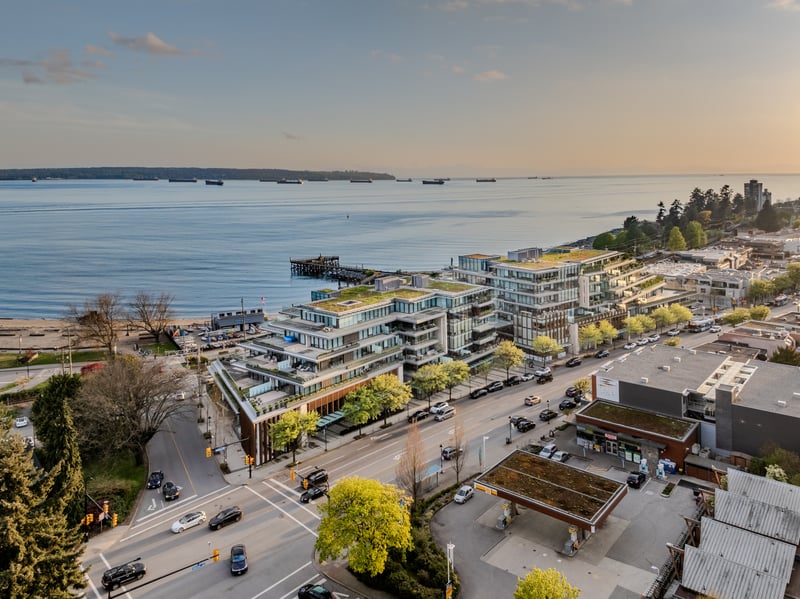 Luxury estate at 1355 Bellevue Avenue, West Vancouver, BC — photo 2