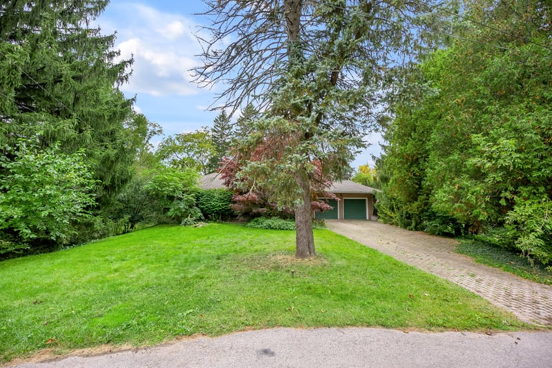 Luxury estate at 49 Thornwood Drive, Hamilton, ON — photo 3