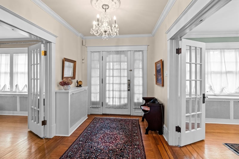 Luxury estate at 247 MacNab Street South, Hamilton, ON — photo 4