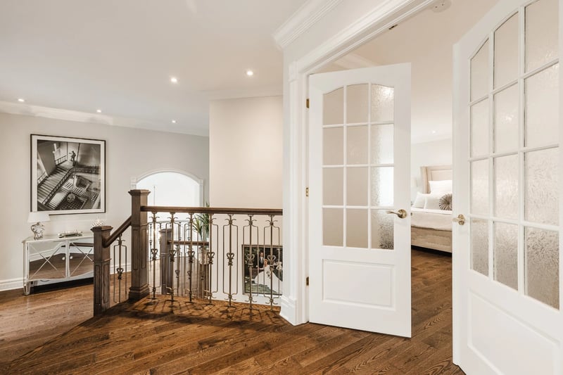 Luxury estate at 524 Rue des Falaises, Mont-Saint-Hilaire, QC — photo 17