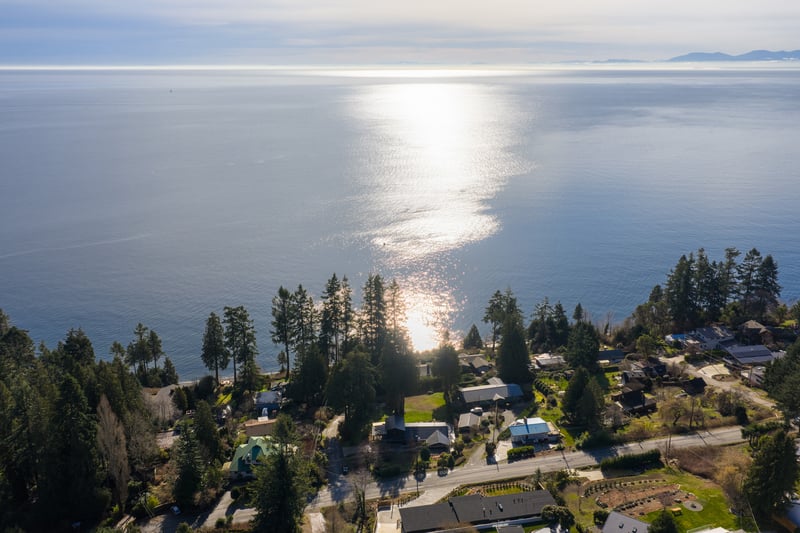 Luxury estate at 107 Mahan Road, Gibsons, BC — photo 3