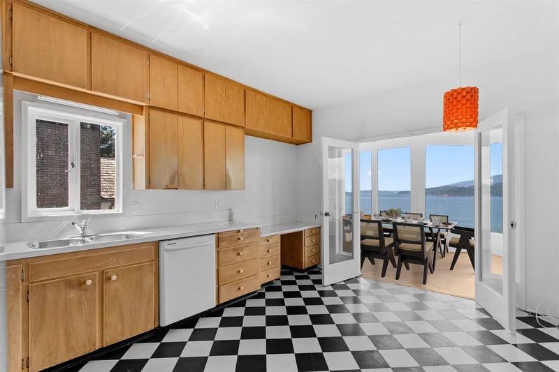Luxury estate at 150 Panorama Road, Lions Bay, BC — photo 8