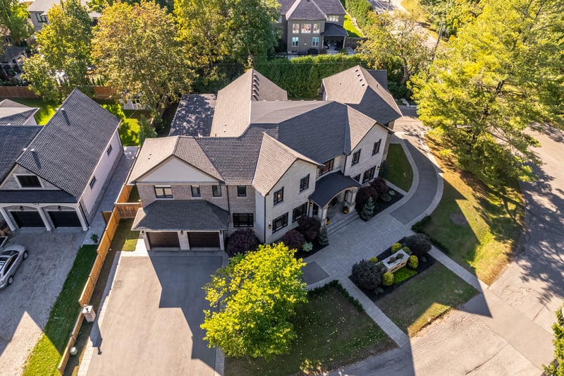 Luxury estate at 126 McGregor Crescent, Ancaster, ON — photo 2