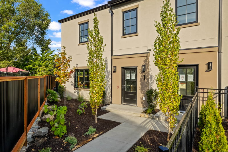 Luxury estate at 1-2957 Conlin Court, Kelowna, BC — photo 2