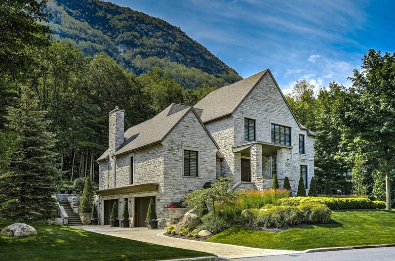 Luxury estate at 528 Rue du Sommet, Mont Saint-Hilaire — photo 3