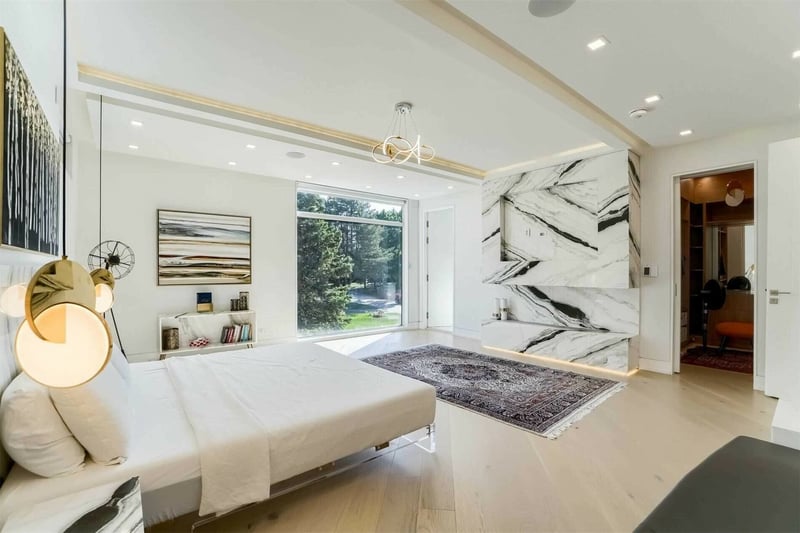 Luxury estate at 560 Shenandoah Drive N, Mississauga — photo 13