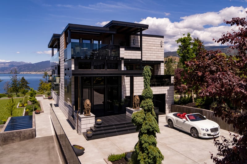Luxury estate at 587 Vancouver Avenue, Penticton, BC — photo 2
