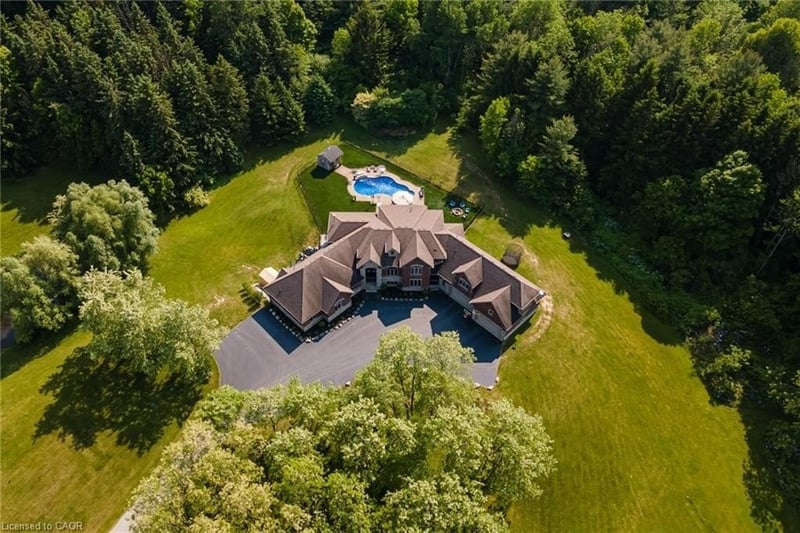Luxury estate at 814 Binkley Road, Hamilton, ON — photo 2