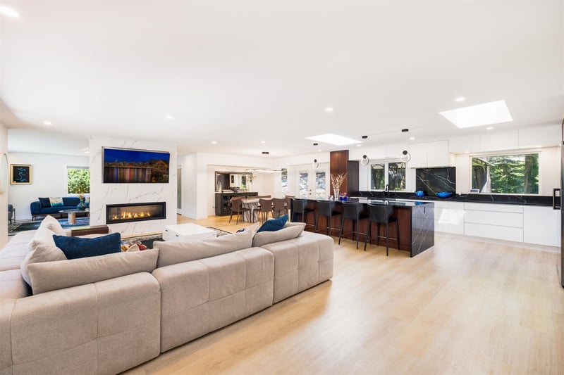 Luxury estate at 3965 Viewridge Place, West Vancouver, BC — photo 13