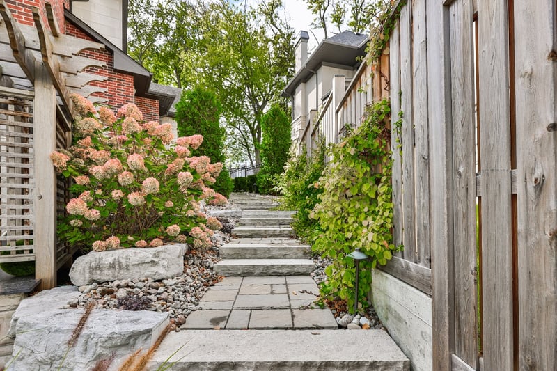 Luxury estate at 1459 Stavebank Road, Mississauga, ON — photo 13