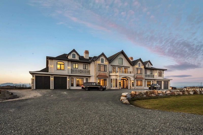 Luxury estate at 16927 40 Avenue, Surrey, BC — photo 26