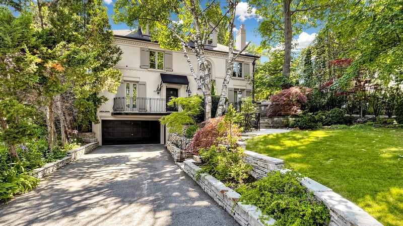Luxury estate at 27 Strathgowan Crescent, Toronto, ON — photo 1