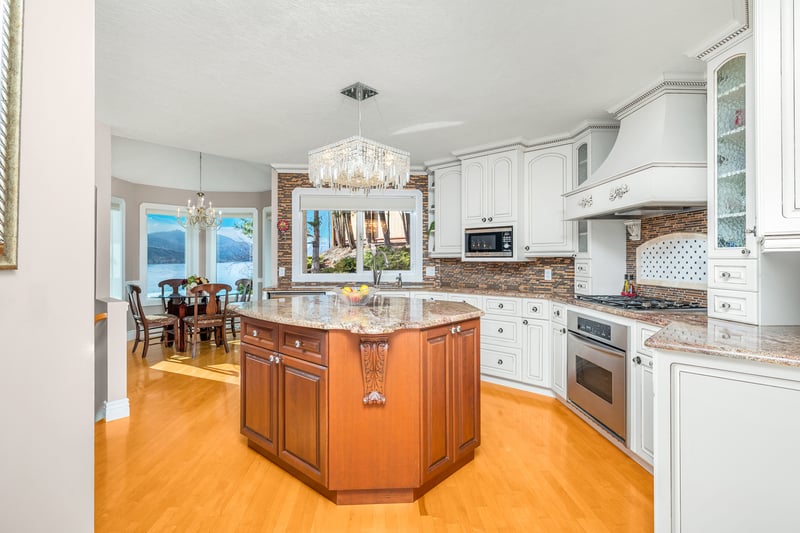 Luxury estate at 7504 Kennedy Lane, Vernon, BC — photo 9