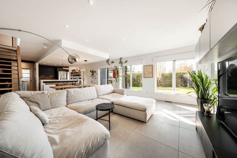 Luxury estate at 84 Rue des Chèvrefeuilles, Saint-Jean-sur-Richelieu, QC — photo 4