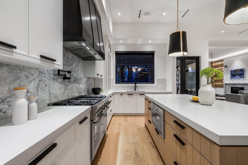 Luxury estate at 2565 141 Street, Surrey, BC — photo 9