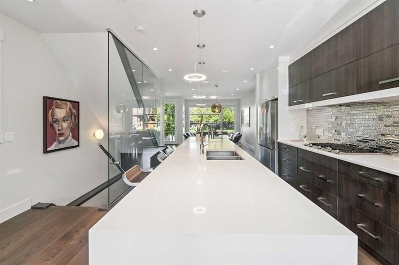 Luxury estate at 2026 32 Street Southwest, Calgary, AB — photo 5