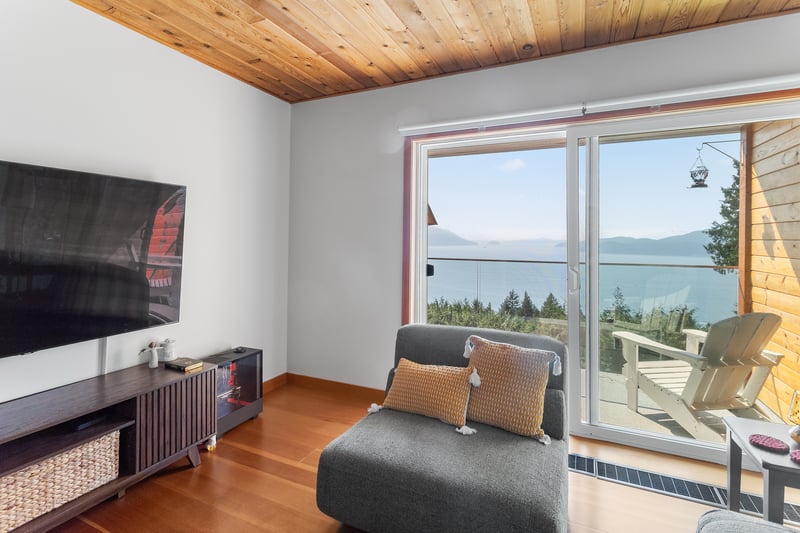 Luxury estate at 270 Mountain Drive, Lions Bay, BC — photo 12
